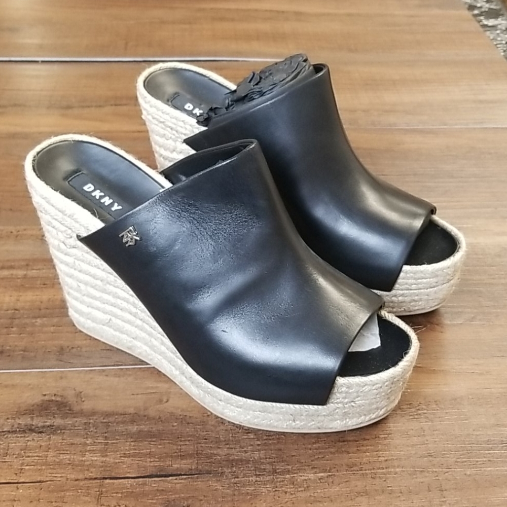 DKNY Women's Eari Wedge Slide Sandals - Picture 1 of 4